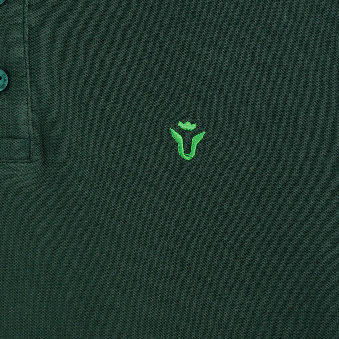 Close-up detail of Dare Wolf dark green polo t-shirt collar